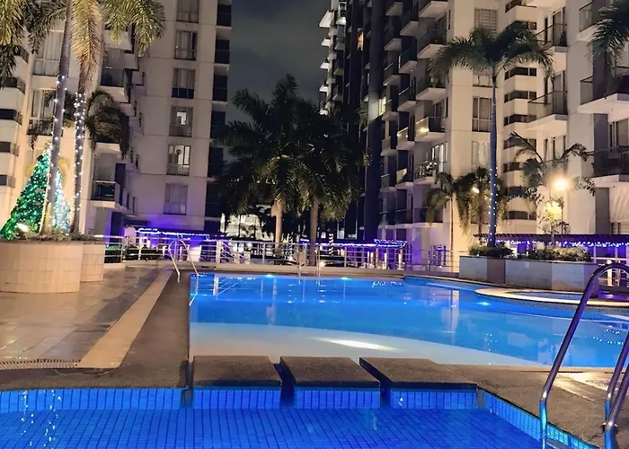 Modern Across Naia T3 Pool Access&netflix