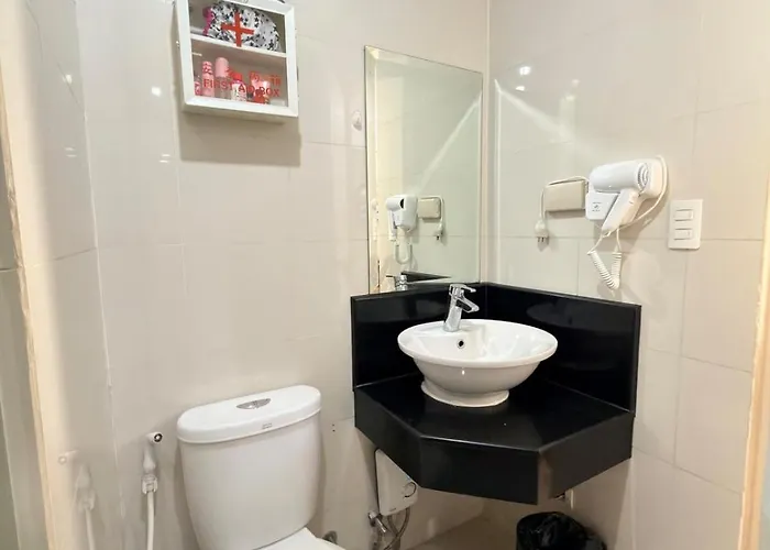 Modern Across Naia T3 Pool Access&netflix * Manila