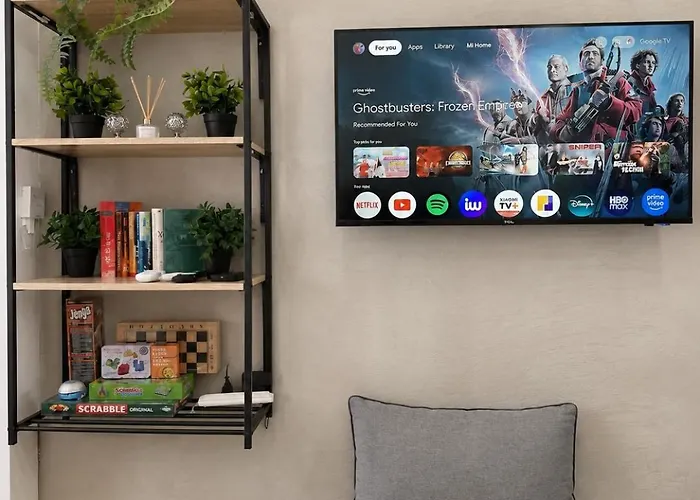 Modern Across Naia T3 Pool Access&netflix *